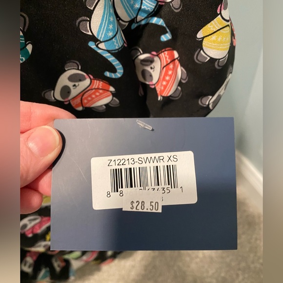 Zoe + Chloe Extra small XS Winter panda sweater weather Scrub Top Women Shirt - Picture 4 of 8